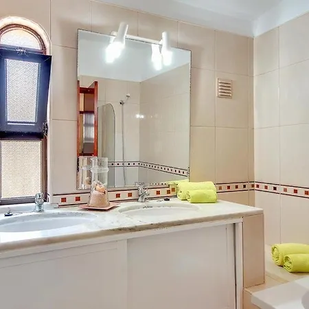 Sleeps 8 Pool Air Con Wifi * Sesmarias