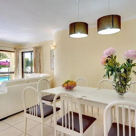 Villa Sleeps 8 Pool Air Con Wifi