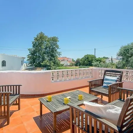 Villa Sleeps 8 Pool Air Con Wifi