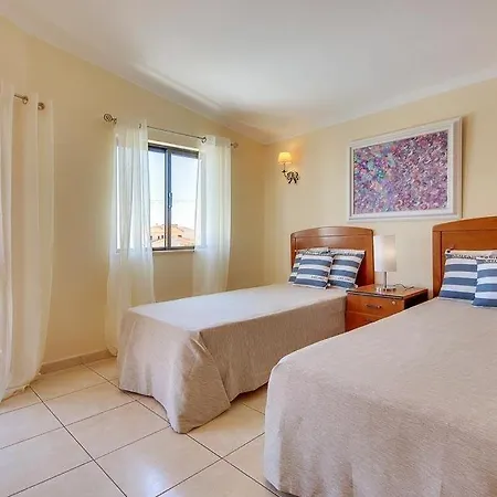 Sleeps 8 Pool Air Con Wifi *